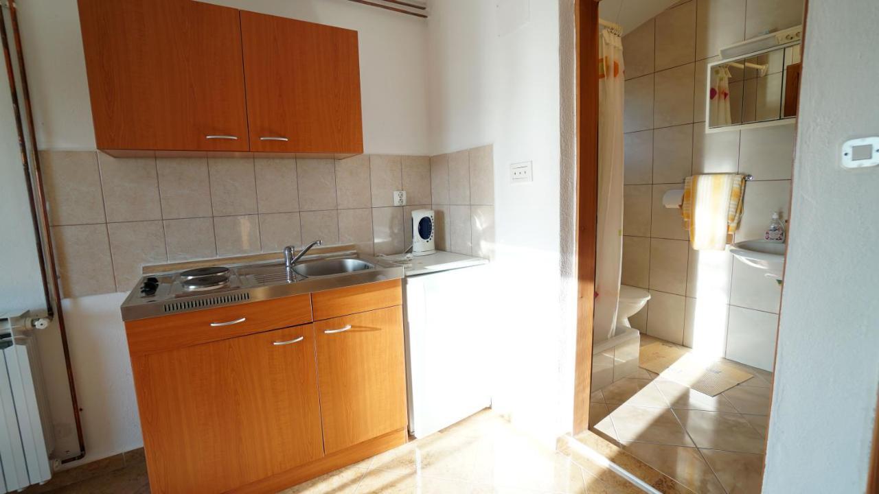 Apartments Kata Горни-Карин Экстерьер фото