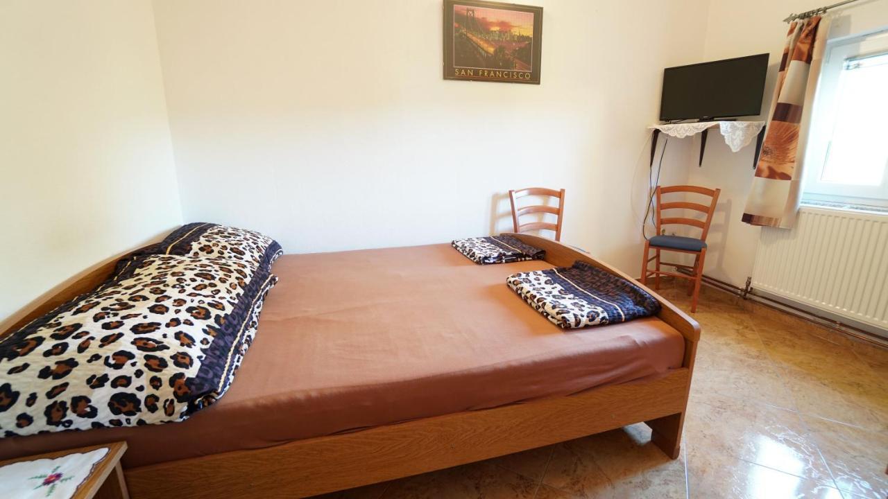 Apartments Kata Горни-Карин Экстерьер фото